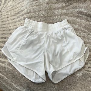 Lululemon Hotty Hot shorts 4” | White
